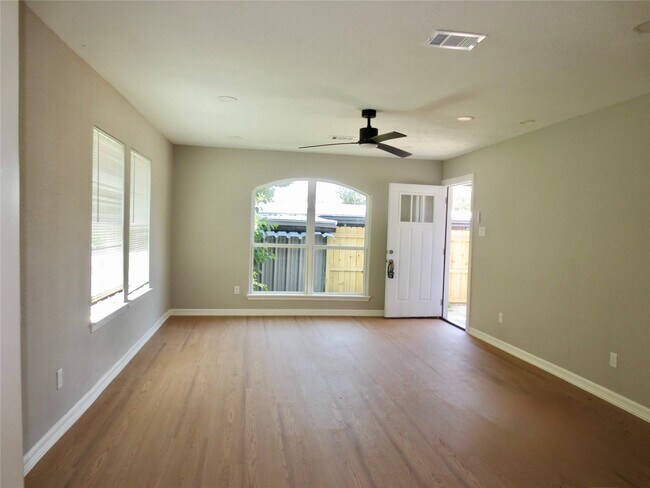 Building Photo - 2722 Parker Rd