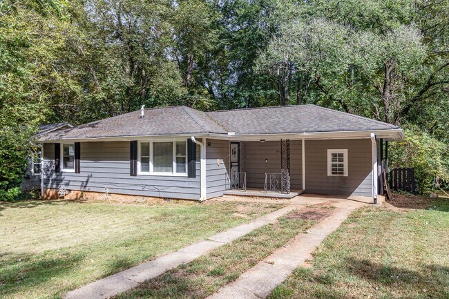 Primary Photo - Charming 3BR/1BA Ranch Home with Fenced Ba...