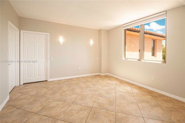 Building Photo - 2630 SW 28th St