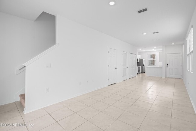 Building Photo - 40 Crisanto Rd
