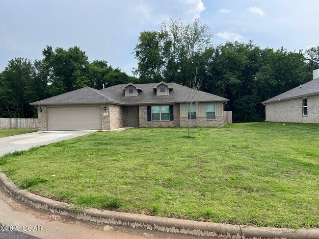 Primary Photo - 2104 S Greystone Square