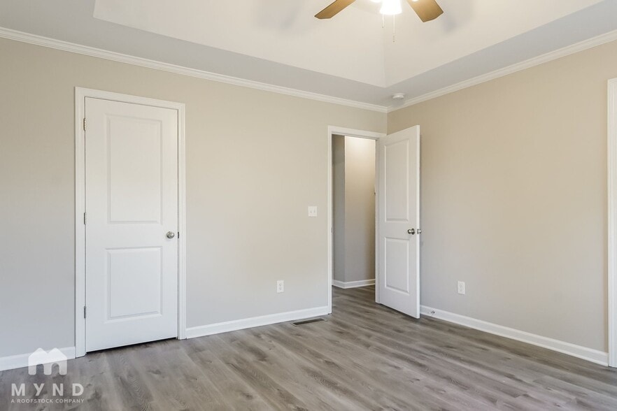 Building Photo - 30 Crestbrook Dr