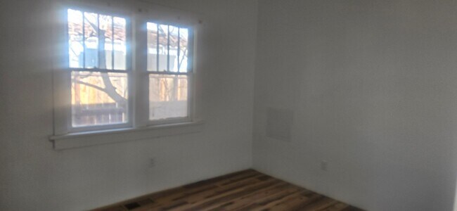 Building Photo - 3 bedroom house