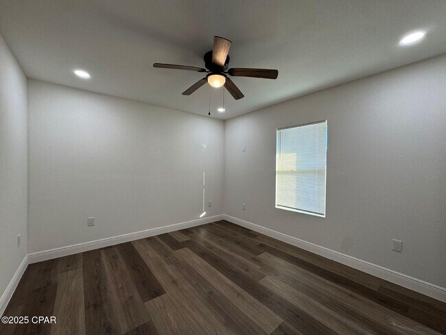 Building Photo - 148 Claire Ave