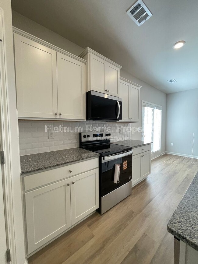 Building Photo - 56 Rustin Rdg