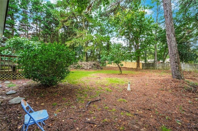 Building Photo - 2041 Collinswood Dr
