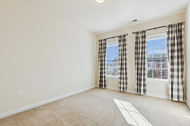 Building Photo - Available Now – Luxury 3 Bedroom, 2.5 Bath Carnegie Grand Townhome in Atwater Community