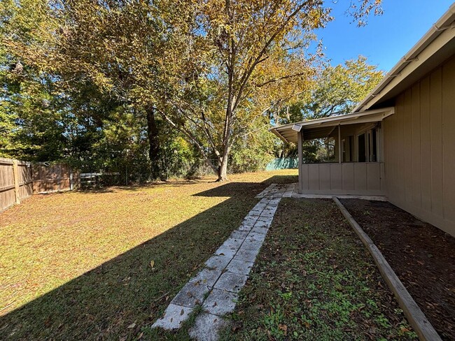 Building Photo - FULLY RENOVATED! 4BR/2BA Home Available No...