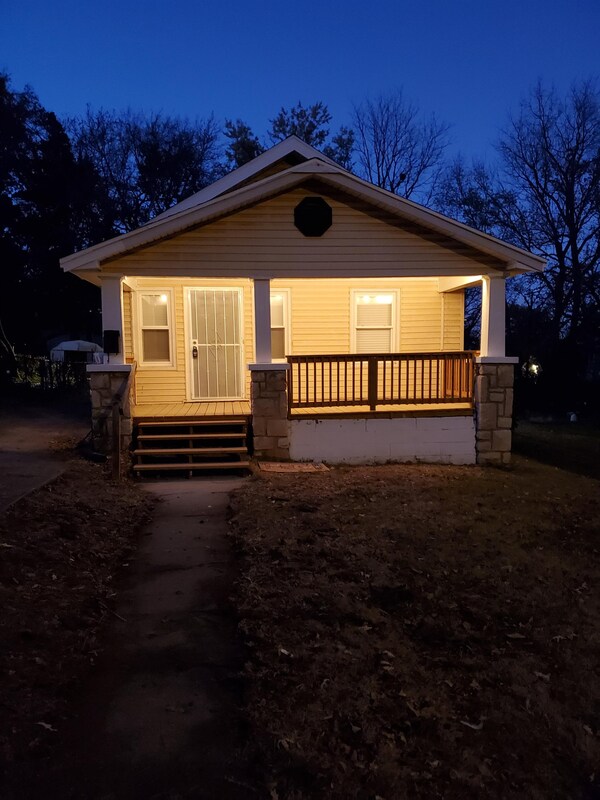 Building Photo - 1192 E 66 St