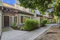 Building Photo - Renovated Los Gatos Townhome