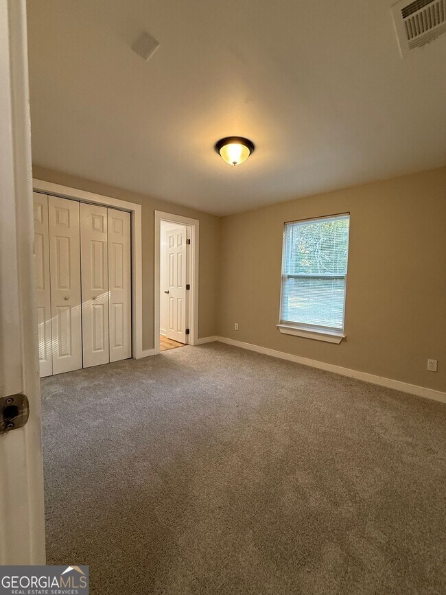 Building Photo - 221 Sheppard Pl