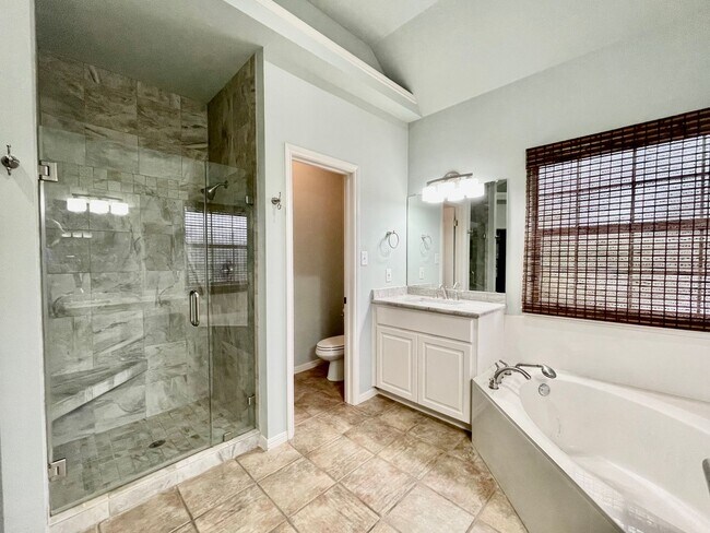 Building Photo - Elegant, Spacious Home Backing Up To Greenspace