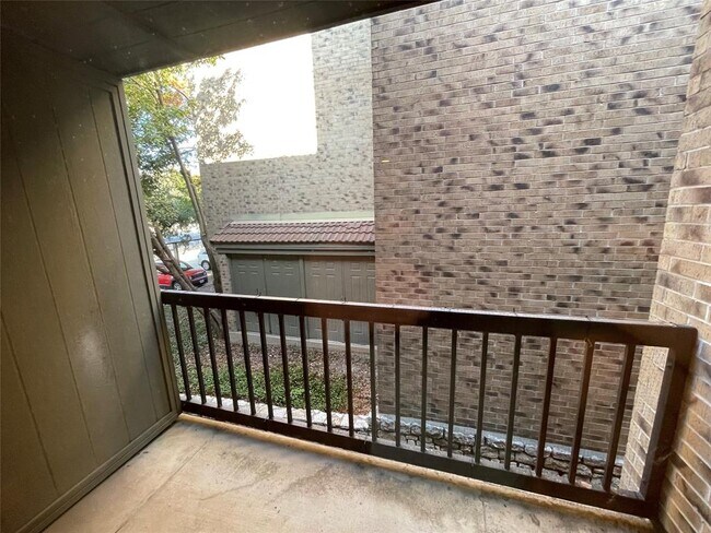 Building Photo - 8888 Tallwood Dr