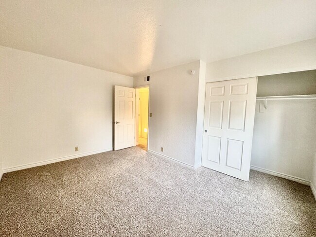 Building Photo - Las Vegas Guard-Gated Condo for Rent | Bella Vita Community | 1 Bedroom Upstairs Unit