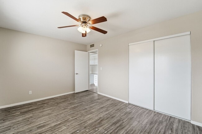 Building Photo - Resort-Style 55+ Living in the Heart of Sun City – Freshly Updated with Bonus Arizona Room & Priv...