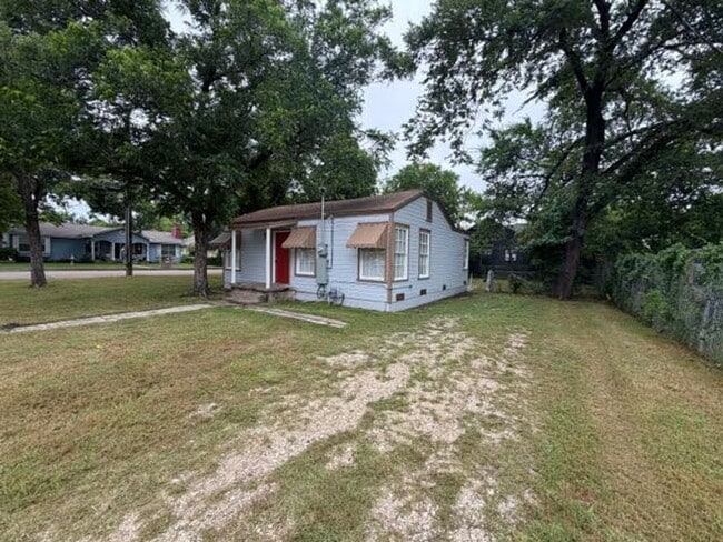 Building Photo - 700 S 24th St