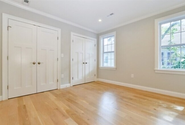 Building Photo - 235 Webster Ave