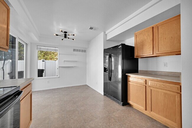 Building Photo - $2,640.95, $300 off the first month's rent, 4 Beds - 2 Bath, Single Family Home in Denver with 2-...