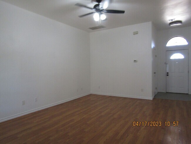 Building Photo - 4104 SW Wendy Dr