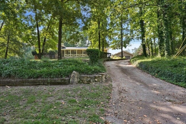 Building Photo - 1812 Wiggins Cir SW