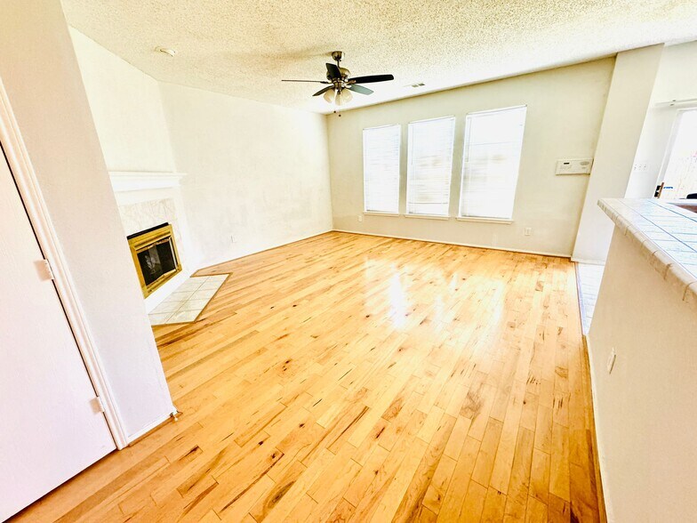Living Area - 6713 Red Rock Trl