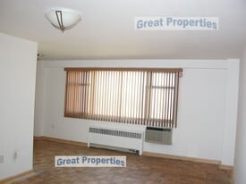 Building Photo - 11820 Edgewater Dr