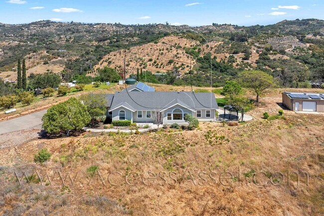 Building Photo - Designer Single-Story Home with Gourmet Kitchen & Mountain Views