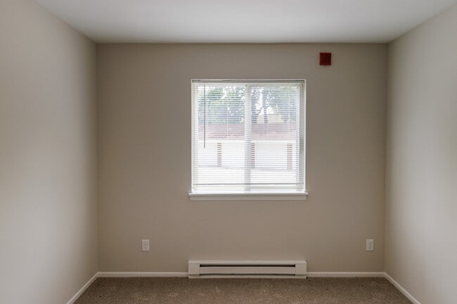 Building Photo - 2103 Green Tree Rd