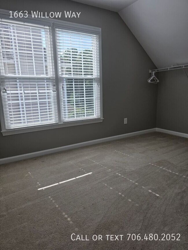 Building Photo - 1663 Willow Way