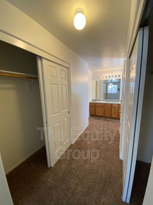 Building Photo - 3848 E Oak Ave