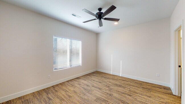 Building Photo - 15606 E 21st Ct N