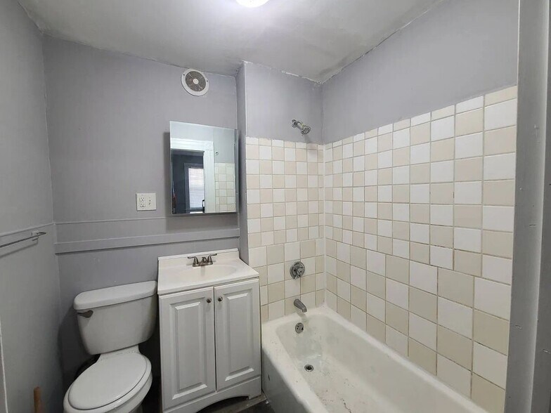 Building Photo - 182-184 Washington Street, #182-A