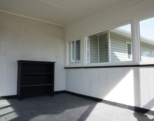 Building Photo - Quiet 4 Bedroom 2.5 Bath Taylorsville Home