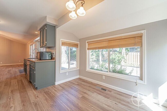 Building Photo - 1701 SE 123rd Ave