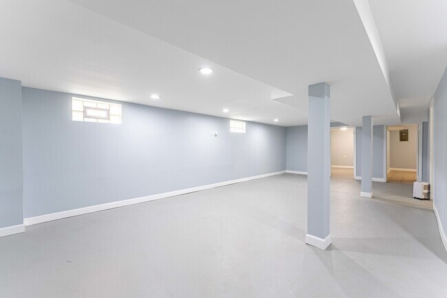 Building Photo - 4507 S Leamington Ave