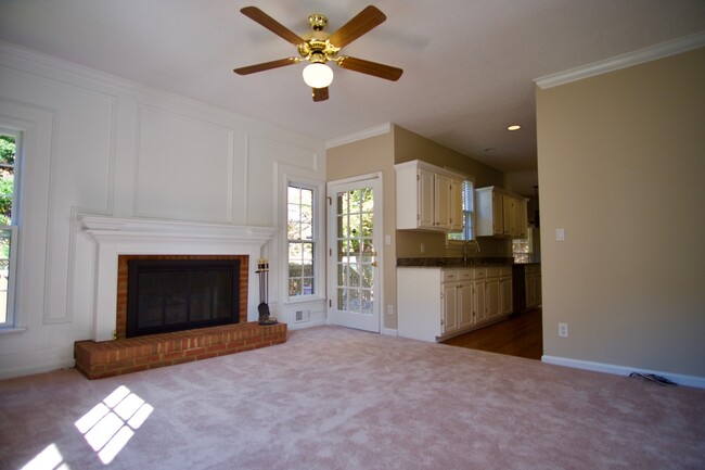 Building Photo - Dunwoody Living at Its Best – Spacious 4BR...