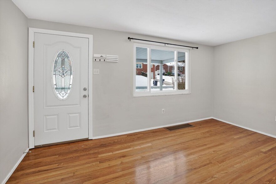 Building Photo - 3341 Recker Dr