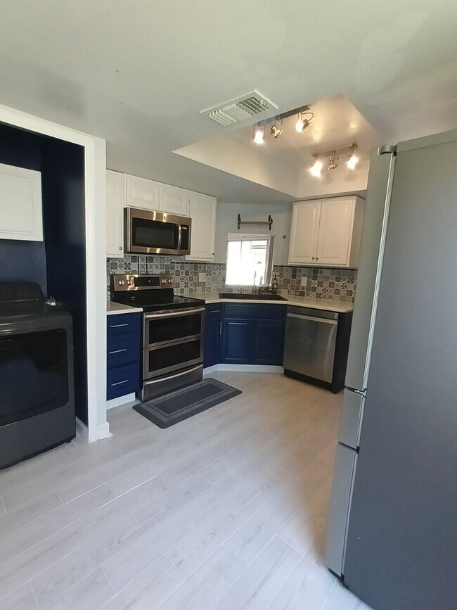 Building Photo - 2 Bed / 2 Bath Single Family for Rent in Oviedo, FL