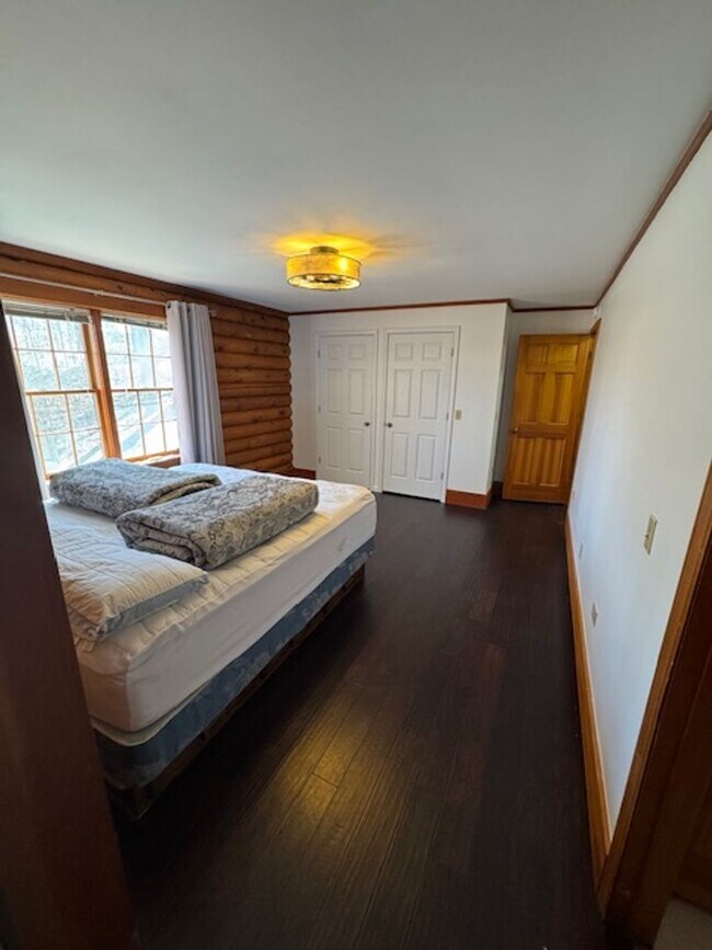 Building Photo - Lake View Rental in Gray