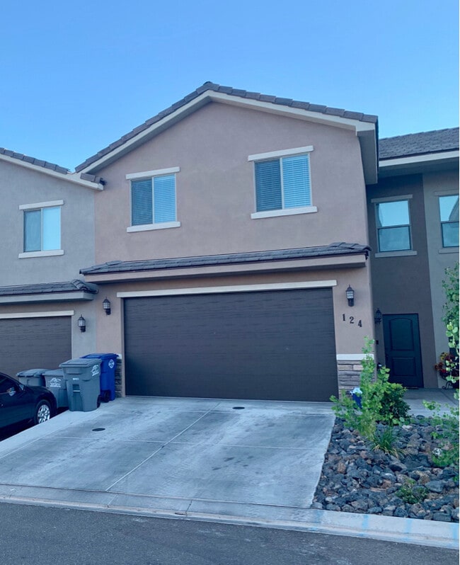 Building Photo - 355 W 200 S