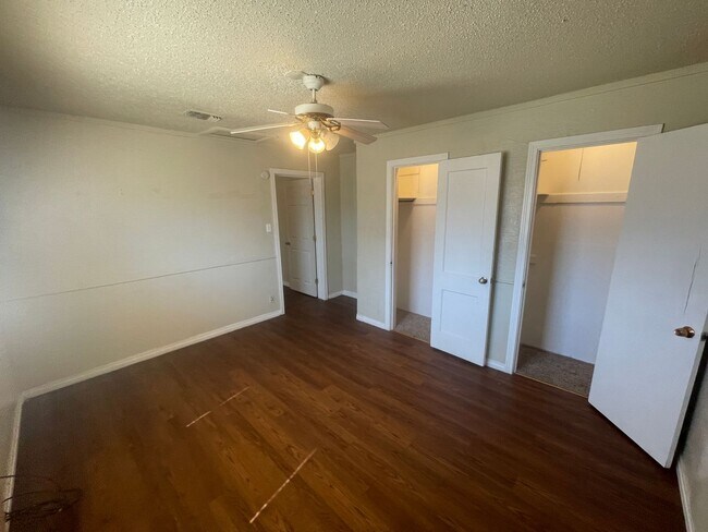 Building Photo - 3821 S Van Buren St