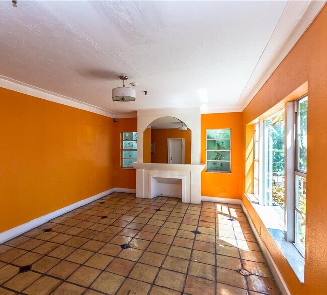 Building Photo - 1320 Drexel Ave