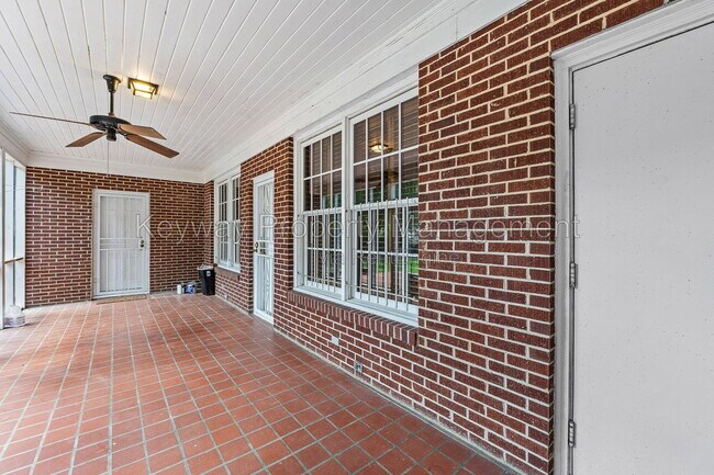 Building Photo - 822 Johns Rd
