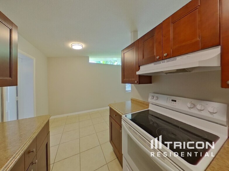 Building Photo - 2869 Webley Dr NE
