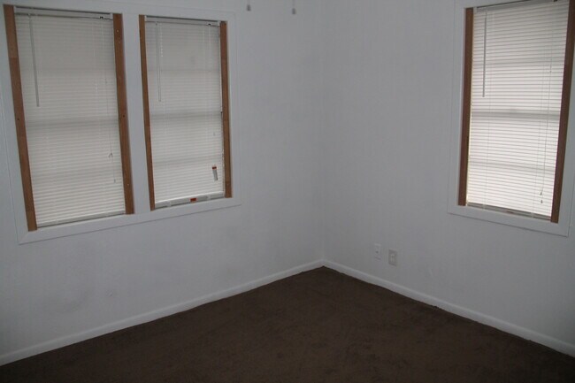Building Photo - 414 Ruth St