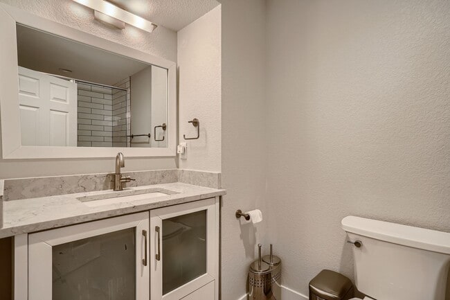 Building Photo - Beautiful Waneka Landing 5 bed/4 bath Home...