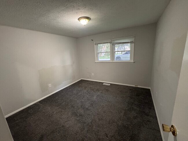 Building Photo - 514 S Pine St