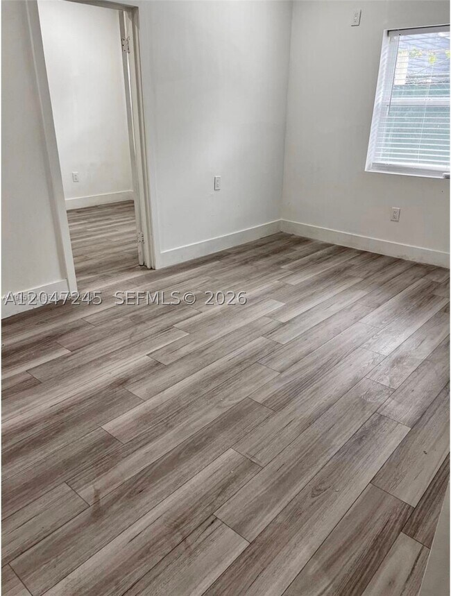Building Photo - 852 SW 13th Ct