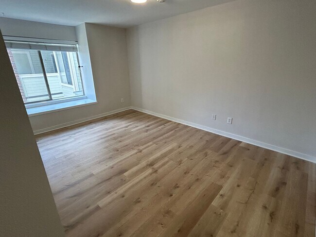 Building Photo - 2-Bedroom Westwood Condo with a Spacious L...
