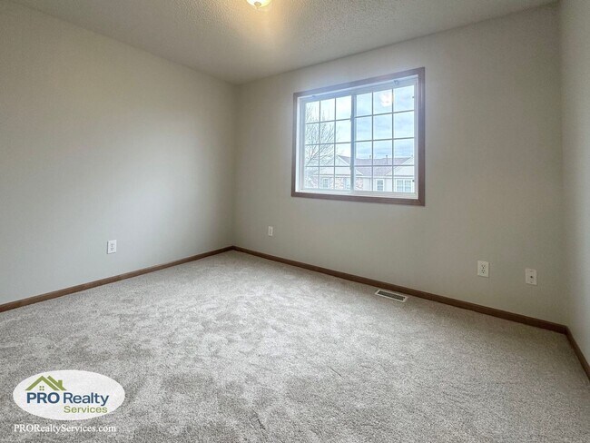 Building Photo - Recently Remodeled 3 Bedroom Townhome